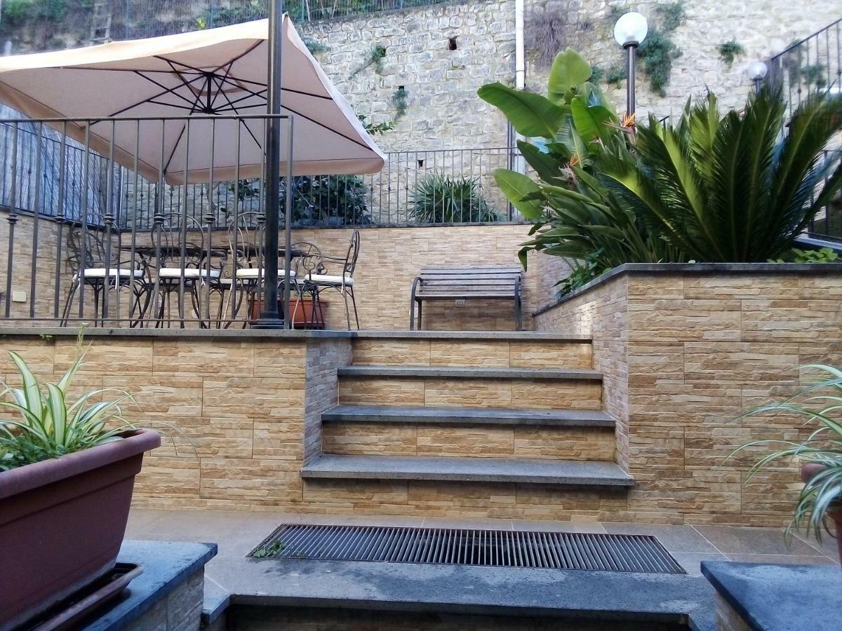 Bed & Breakfast Via Venezia Regalbuto Exterior photo